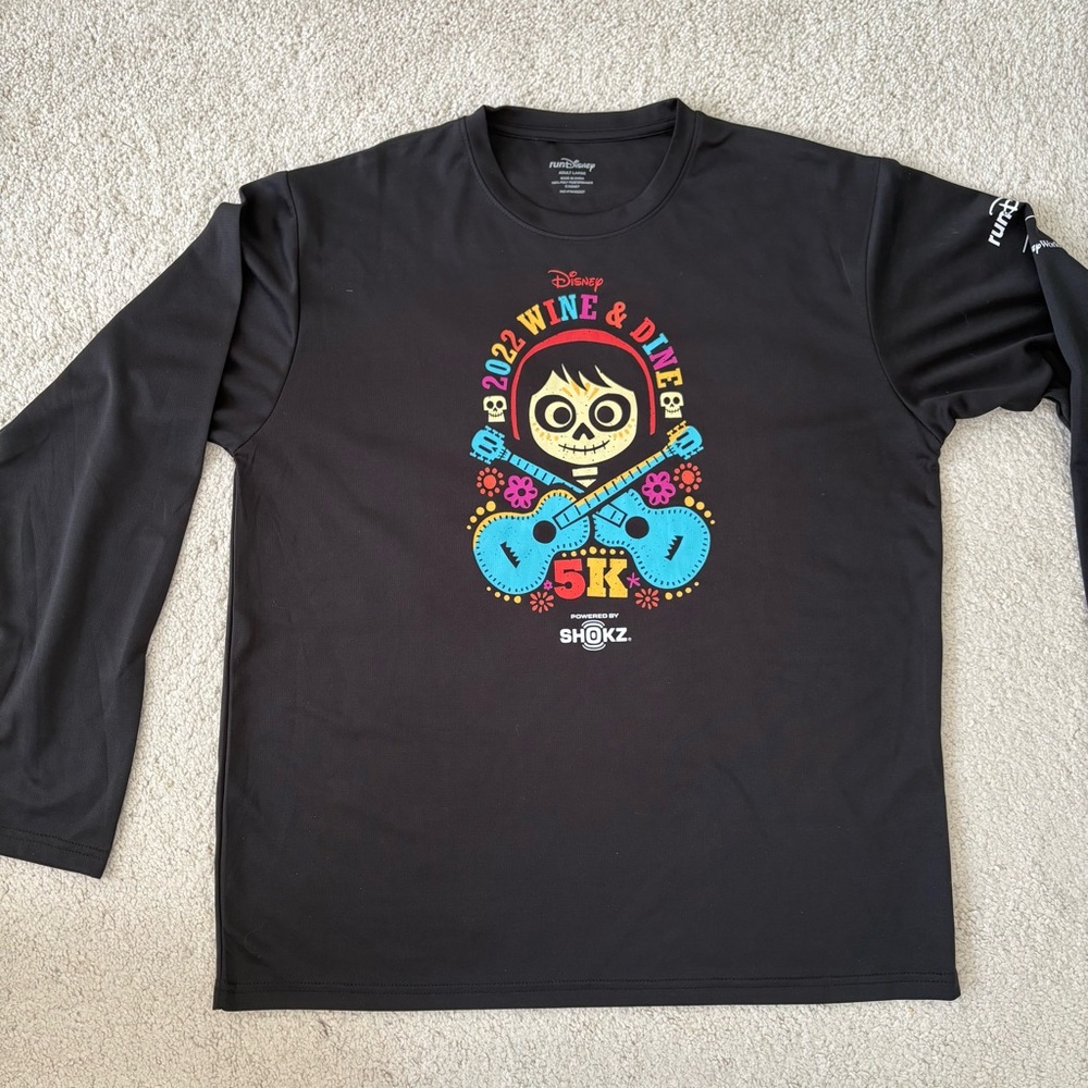 RunDisney Men’s 2022 Black Long Sleeve Shirt